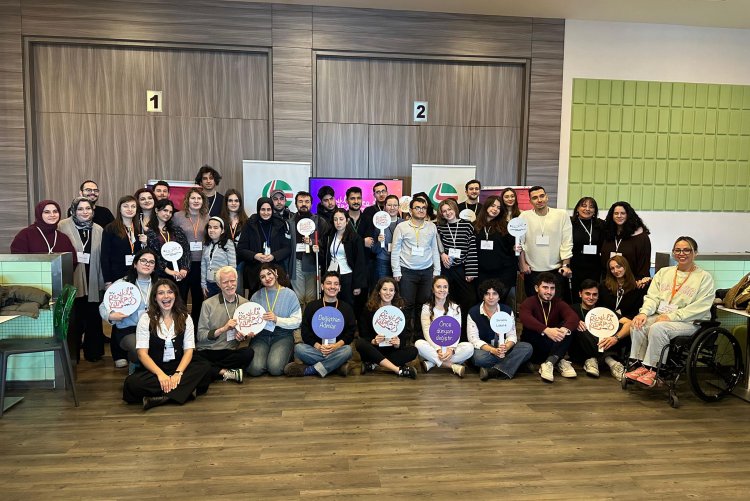 Farkındaysan Kulübü Başkanı Damlanur Çalık, Renkli Kampüs Programına Seçildi